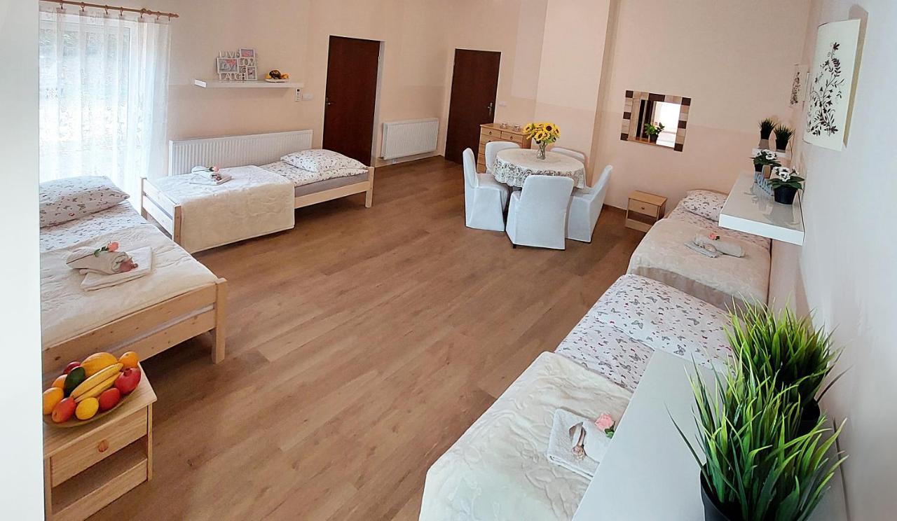 Apartamenty Gorki Male Tuszyn Esterno foto